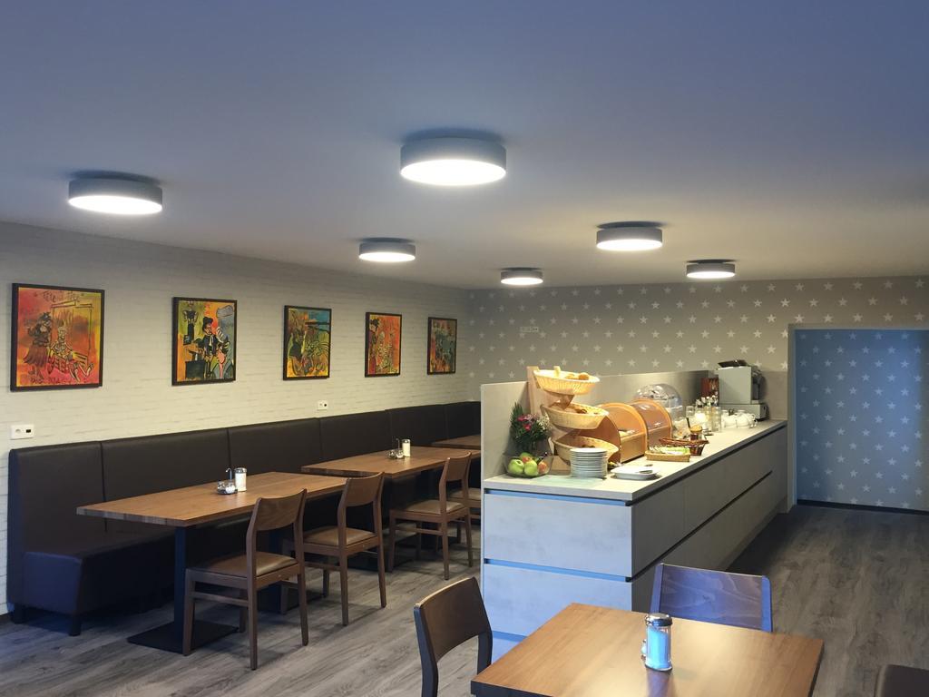 Hotel Astra ראסטאט מראה חיצוני תמונה