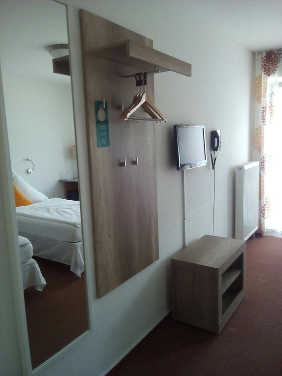 Hotel Astra ראסטאט מראה חיצוני תמונה