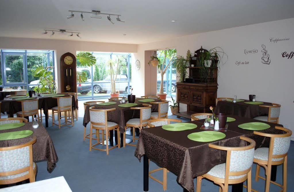 Hotel Astra ראסטאט מראה חיצוני תמונה